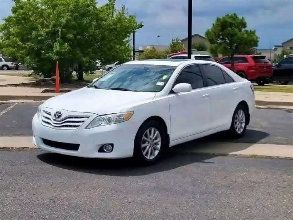 2011 Toyota Camry XLE PRICE $8000