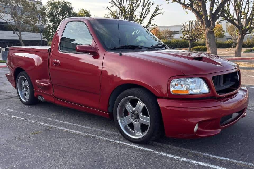 2002 Ford F-150 SVT Lightning PRICE $8,000