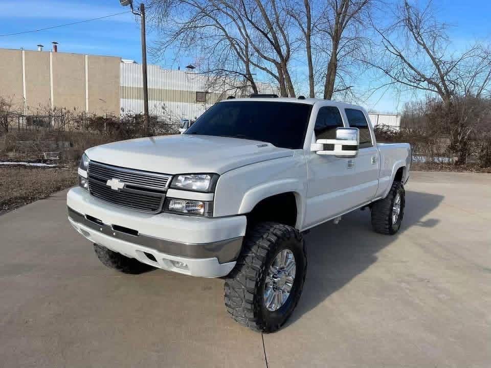 2006 Chevy Silverado 2500HD 4x4 PRICE $9,500