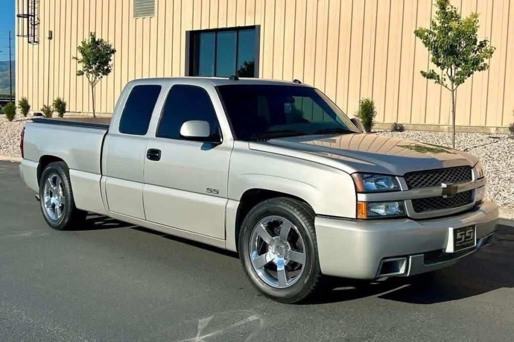 2005 Chevrolet Silverado SS price $7500
