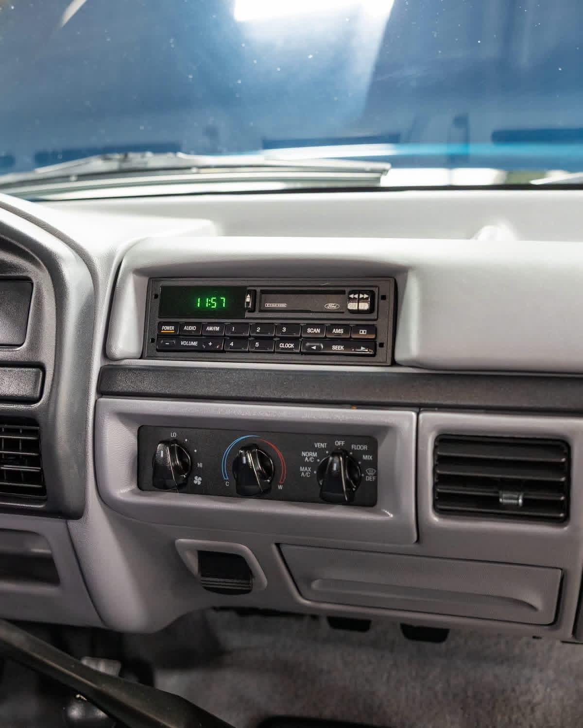 1994 Ford F-250 XLT 4x4 Regular Cab Long Bed price $10000 - Image 11