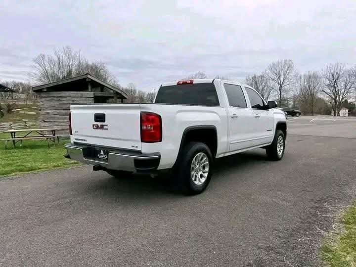 2015 GMC Sierra 4x4 PRICE $5800 - Image 2