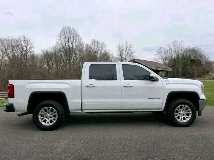 2015 GMC Sierra 4x4 PRICE $5800 - Image 4