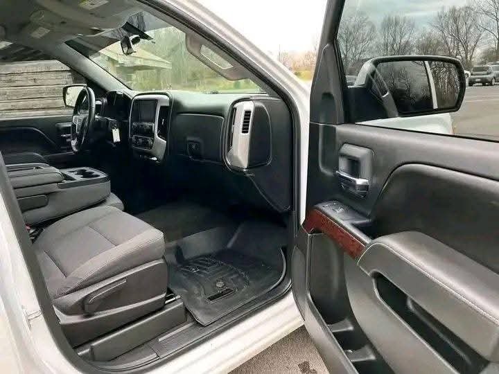 2015 GMC Sierra 4x4 PRICE $5800 - Image 8