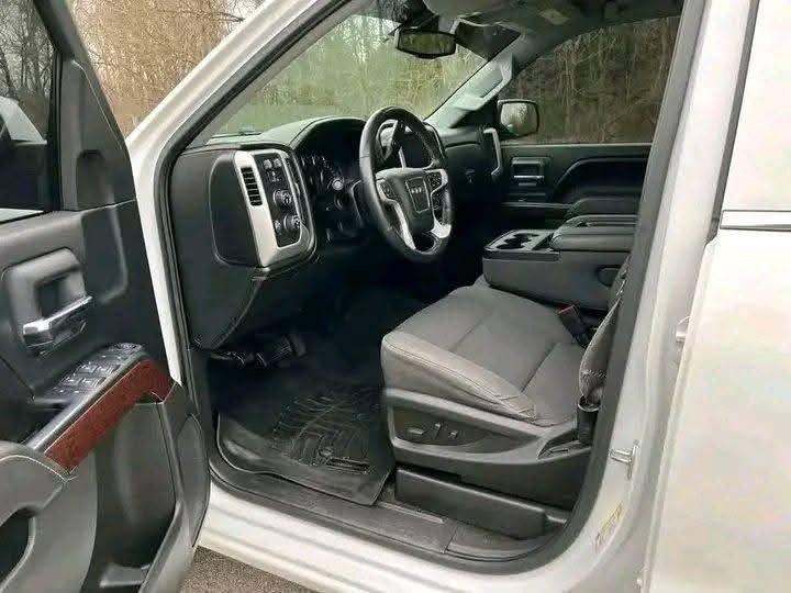 2015 GMC Sierra 4x4 PRICE $5800 - Image 9